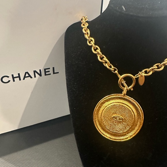 CHANEL Gold Medallion Necklace - Picture 3 of 8